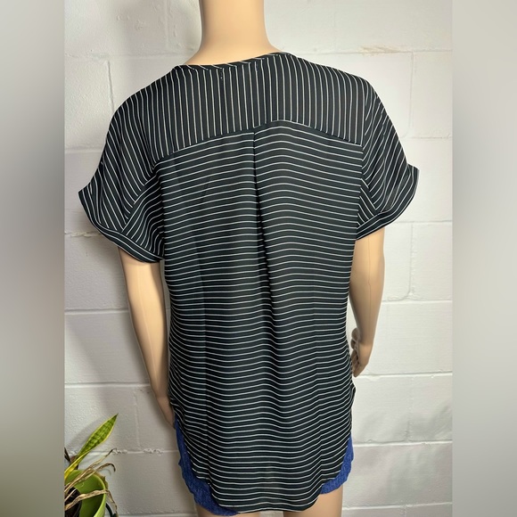 Maurices Black and White Striped Short Sleeve Shirt size Medium - Picture 2 of 8